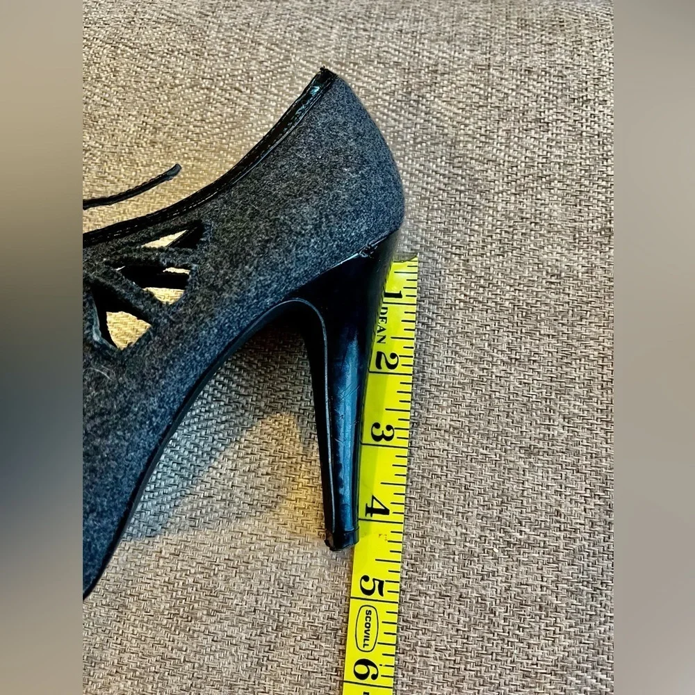 Aldo grey flannel blk patent trim platform heel. SZ 37. Cutout pattern good cond - Picture 9 of 9